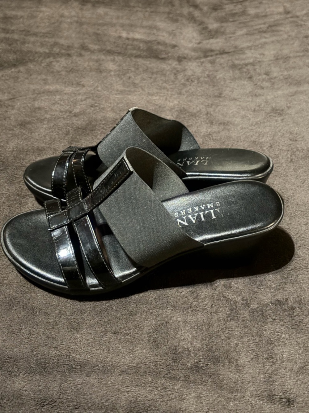 Lian Makers Black Patent Platform Pump Sandals - Picture 3 of 9